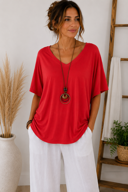 T-Shirt mit V-Ausschnitt & Kette – Made in Italy