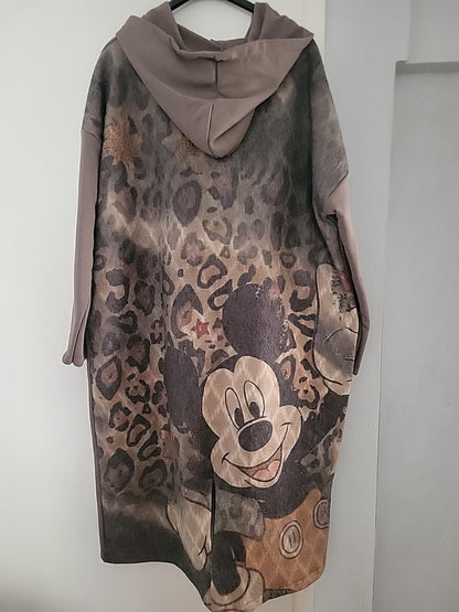 Oversize Longmantel mit Kapuze & Statement-Print – Made in Italy