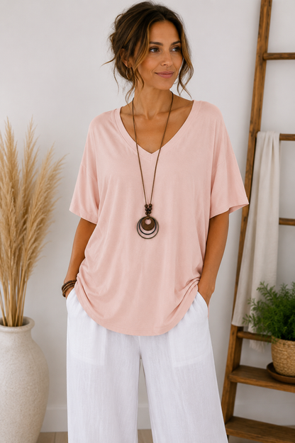 T-Shirt mit V-Ausschnitt & Kette – Made in Italy