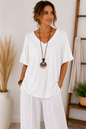 T-Shirt mit V-Ausschnitt & Kette – Made in Italy