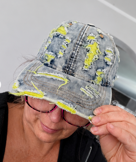 🧢 Distressed Jeans Cap – Dein lässiger Statement-Look 💜