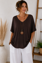 T-Shirt mit V-Ausschnitt & Kette – Made in Italy