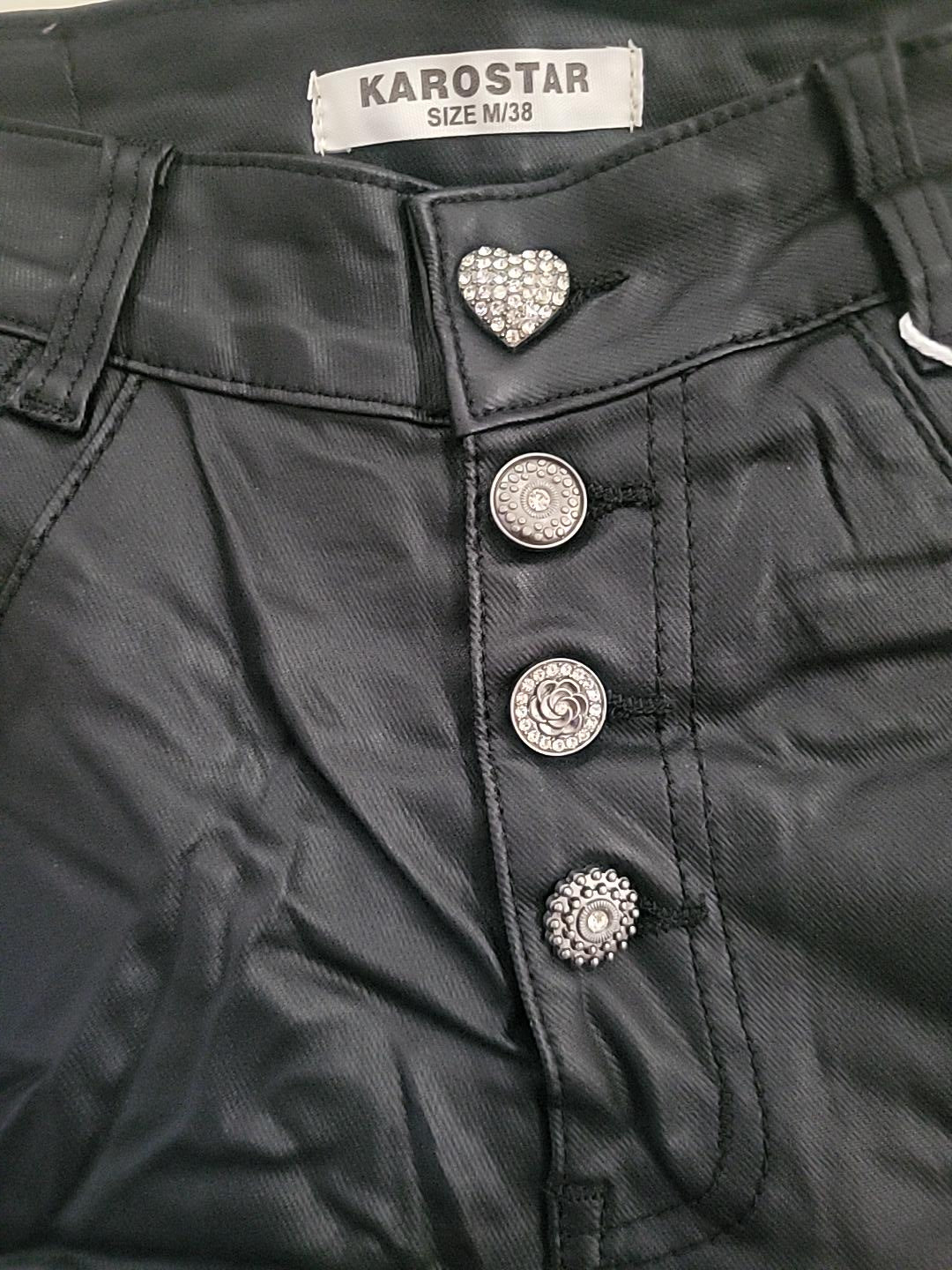 🖤 KAROSTAR  Lederimitat-Hose – Schwarz mit Schmuckknöpfen
