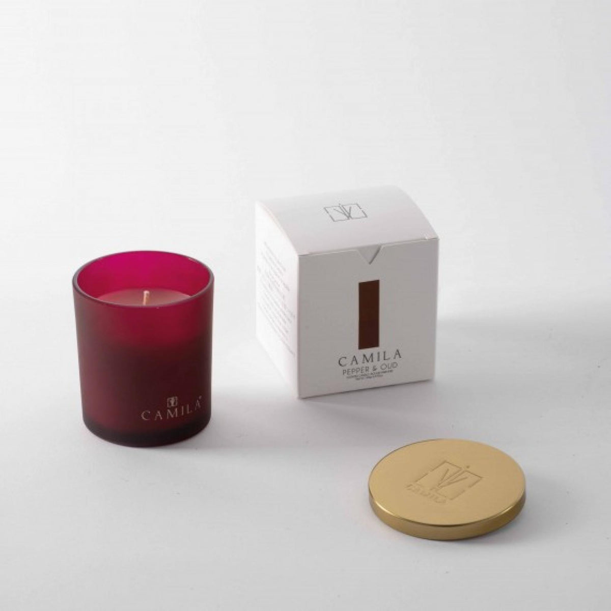 CAMILA Duftkerze Pfeffer & Hölzer – 140 g | Edle Duftkerze mit Golddeckel